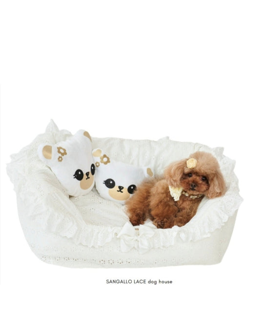 Sangallo lace dog house