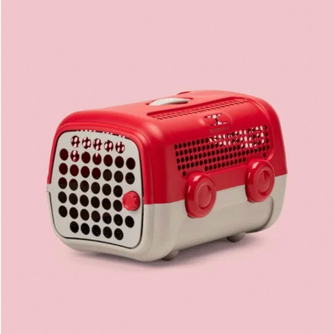 Auto pet outlet carrier